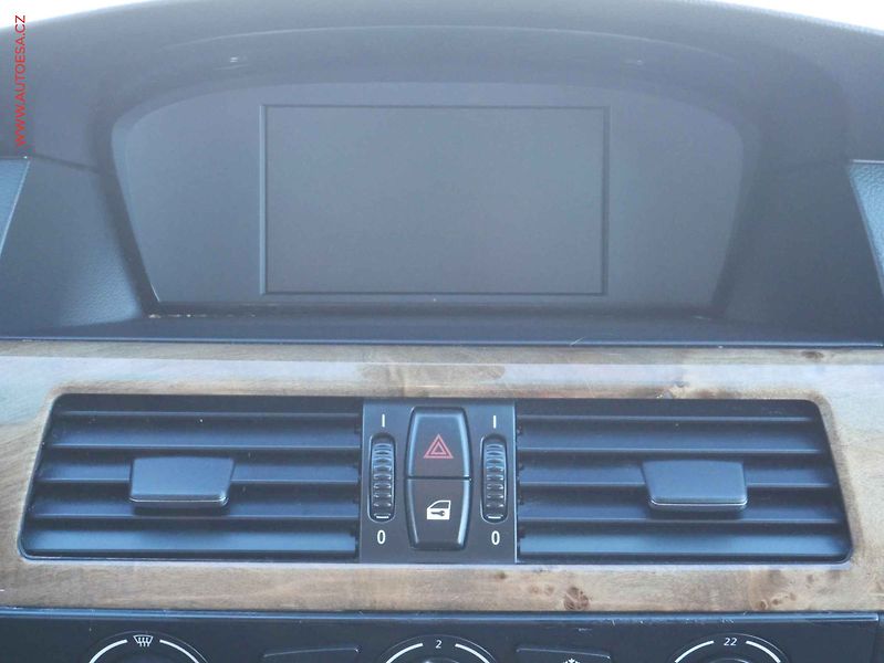 BMW Řada 5 (2005) 2.5i, ČR, AC, xenon - fotka 11 z 15