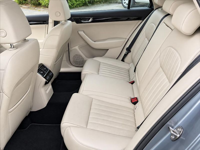Škoda Superb 2,0 TSi L&K 4x4 DSG 272PS LED - fotka 12 z 26