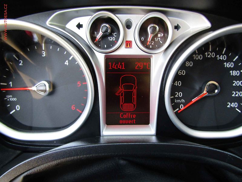 Ford Kuga (2011) 2.0 TDCi, AC, navi, park - fotka 15 z 19