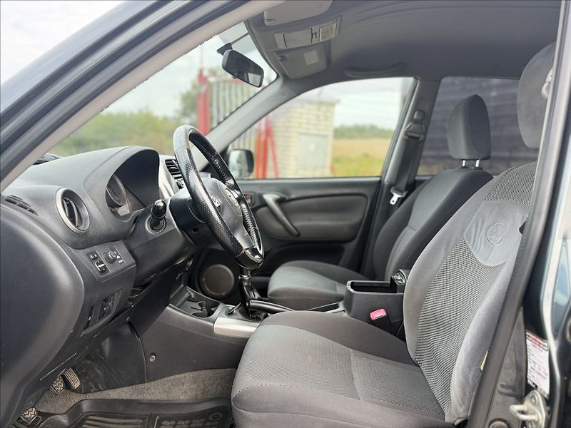 Toyota RAV4 2,0 D-4D 4X4 TAŽNÉ - fotka 9 z 22