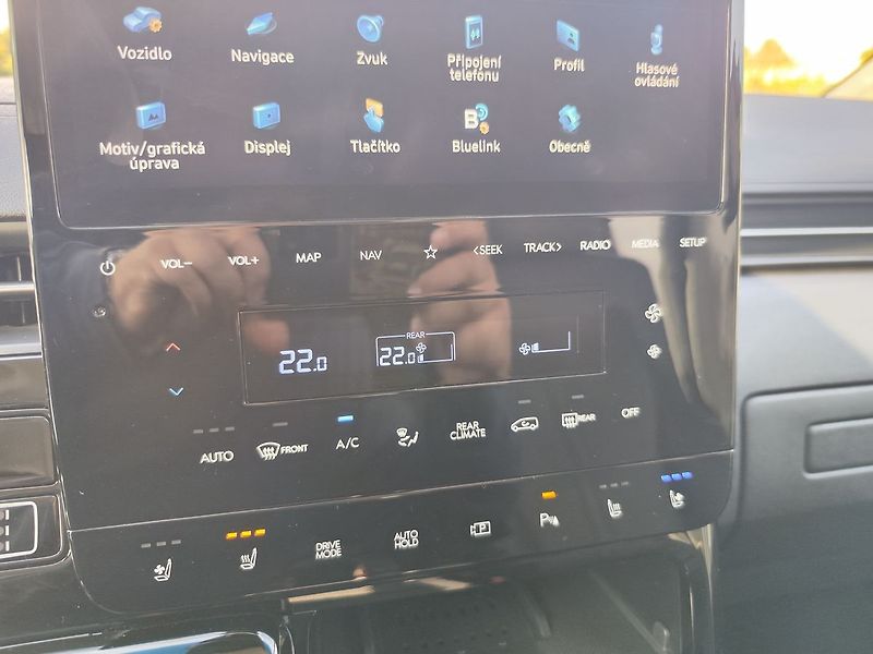 Hyundai Staria 2.2 CRDI/130kW Luxury PNM DCT - fotka 28 z 41