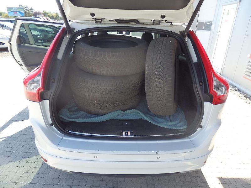 Volvo XC60 2.4 D 158 kW AWD NAVI, ZÁVĚS - fotka 9 z 22