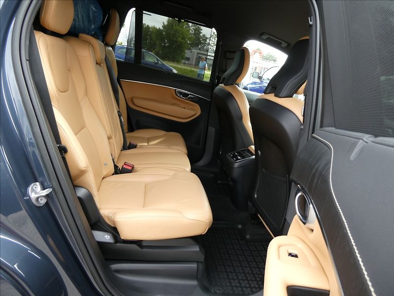 Volvo XC90 2,0 B5 173kW AWD,2x kola,ČR,DP - fotka 29 z 46