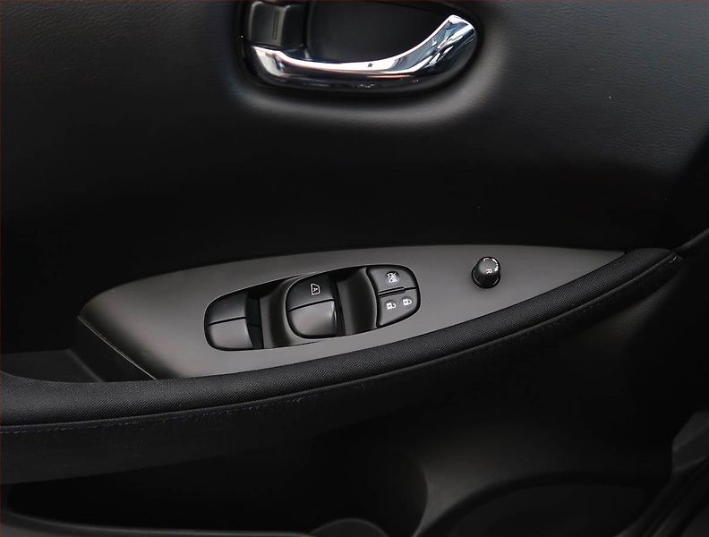 Nissan Leaf (2021) 40 kWh, SoH 90%, Automat - fotka 21 z 24