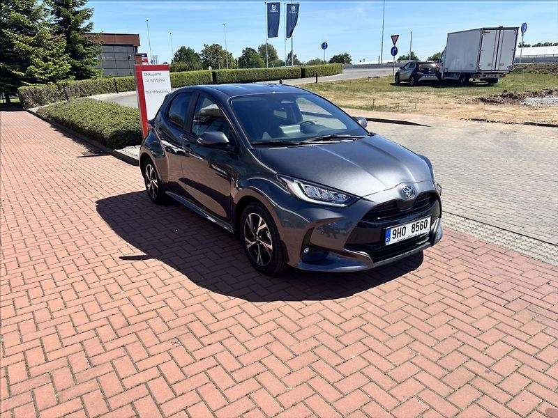 Toyota Yaris 1,5 HEV Style - fotka 7 z 11