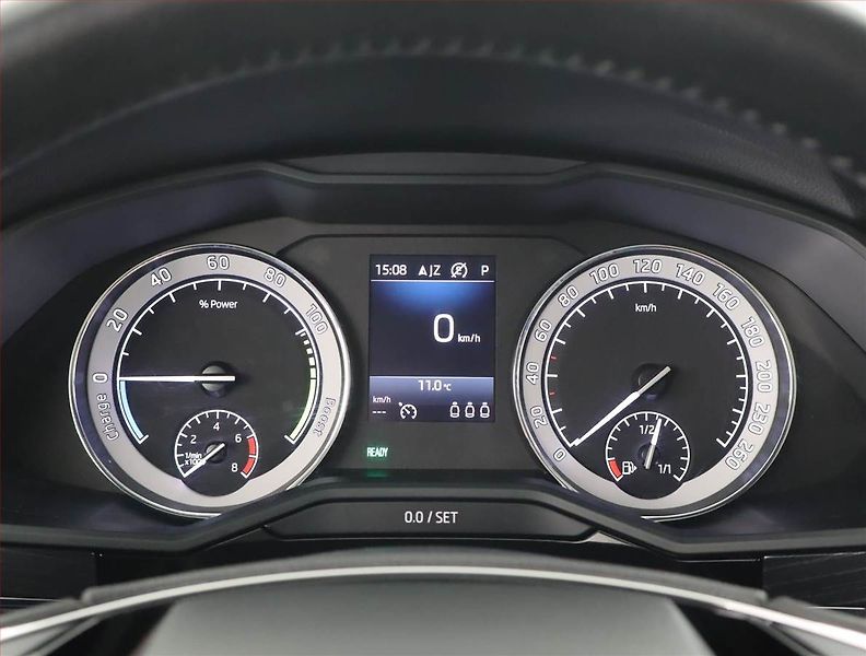 Škoda Superb (2020) Style iV 1.4 TSI PHEV - fotka 11 z 25