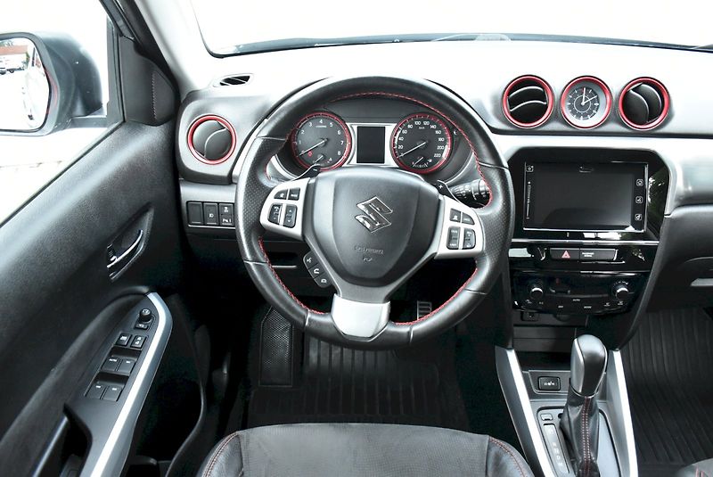 Suzuki Vitara (2017) 1.4 BoosterJet 4x4 automat - fotka 19 z 24