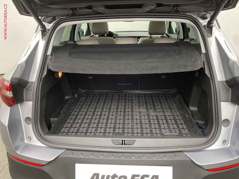 Opel Grandland X (2019) 1.5 CDTi, Ultimate, AT, panor - fotka 7 z 19