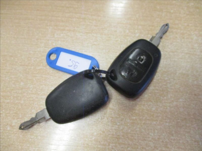 Renault Trafic 2,5 DCi, 8 míst, klima, tažné, - fotka 26 z 29