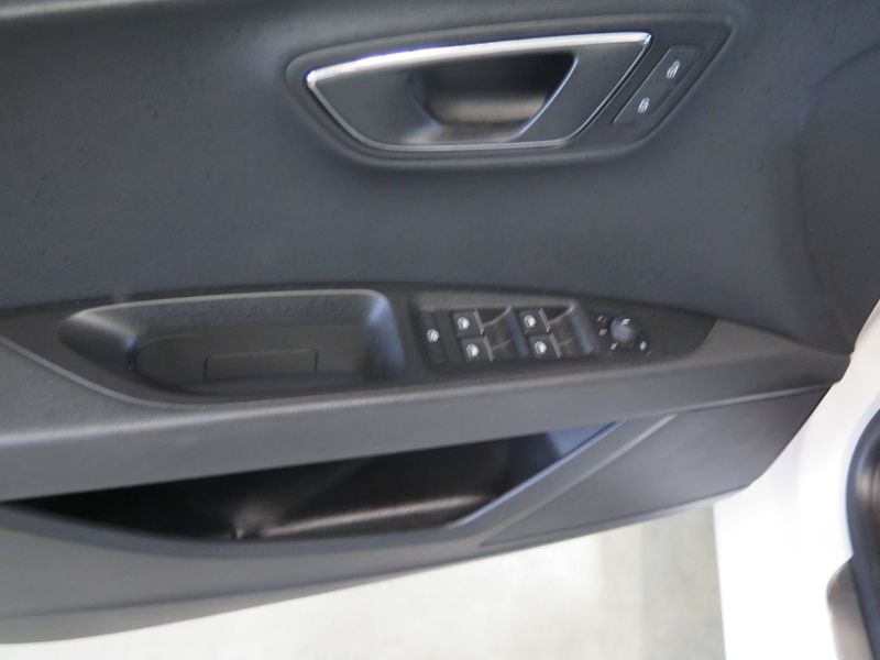 Seat Leon (2015) 2.0TDI FR,klima,navi,servis - fotka 15 z 29