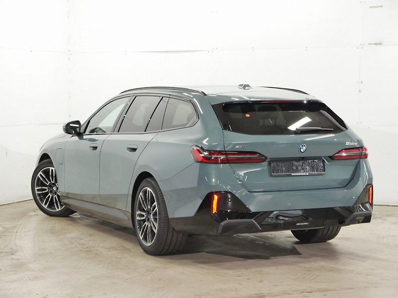 BMW Řada 5 550e xDrive - fotka 4 z 12