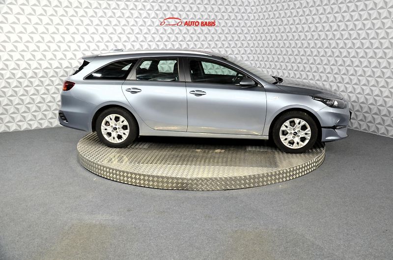 Kia Ceed (2023) SW 1.5 T-GDI 118 Fresh - fotka 4 z 20
