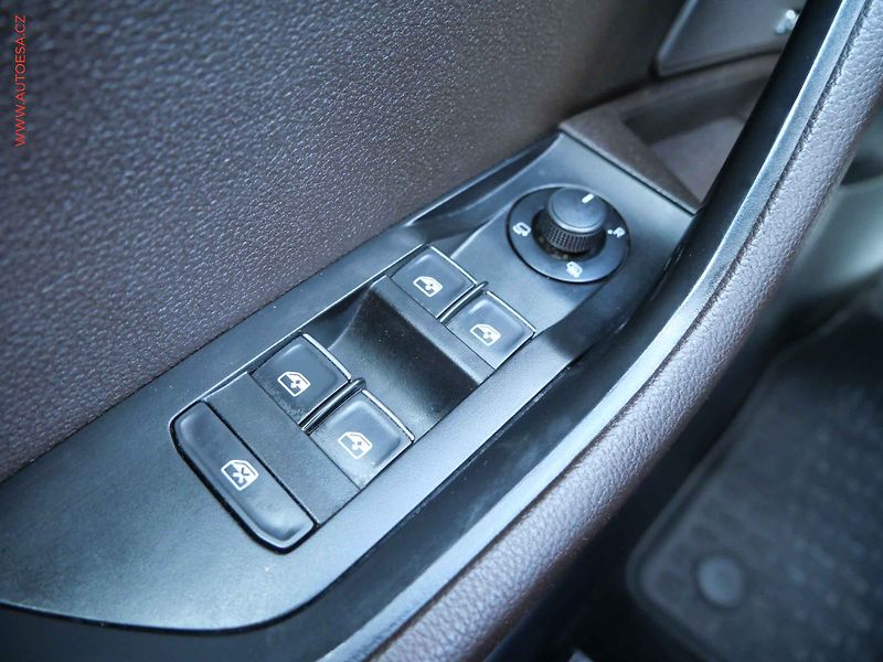 Škoda Superb (2015) 2.0TDi, 1.maj,ČR, L&K, DSG - fotka 16 z 25