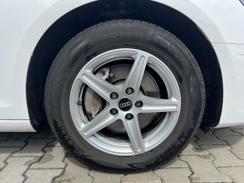 Audi A4 Avant (2022) 2.0 TDI - fotka 10 z 33