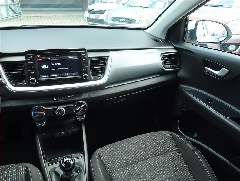 Kia Stonic (2018) 1.25 CVVT, Serv.kniha - fotka 8 z 15