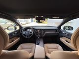 Volvo XC60 T5 AWD // MOMENTUM PRO  - náhled 18