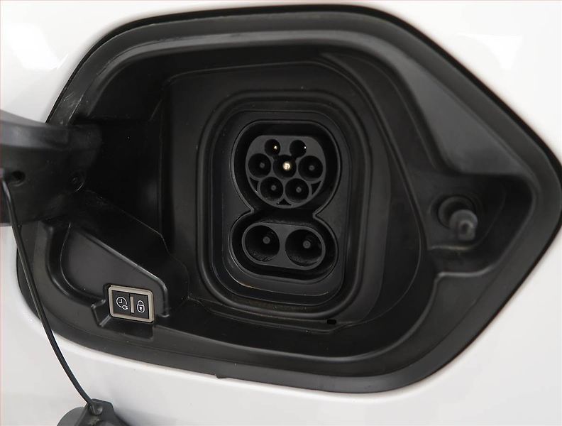Opel Corsa (2022) 50 kWh, SoH 94%, Automat - fotka 22 z 23