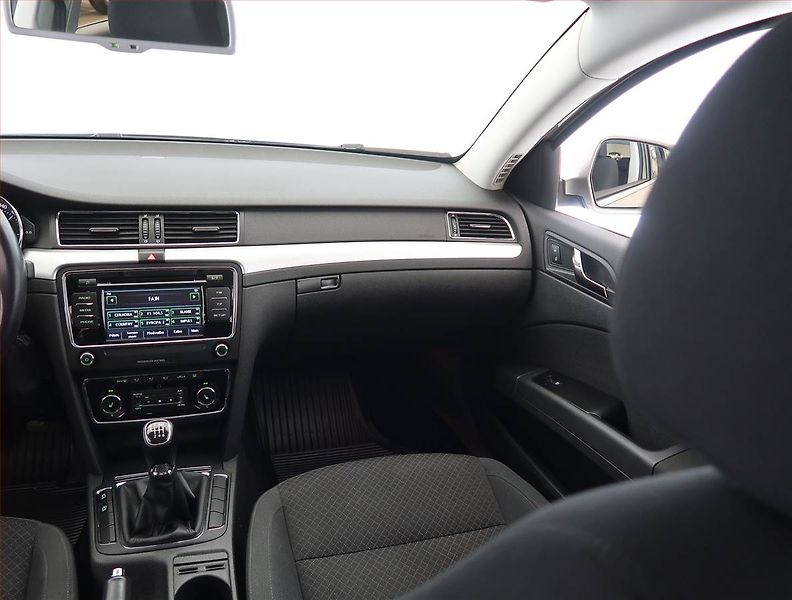 Škoda Superb (2014) 1.4 TSI, Serv.kniha, Bi-Xenony - fotka 8 z 20
