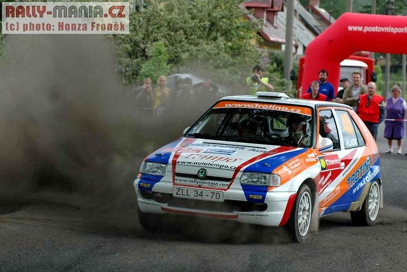 Jiří Hladík se svým zbrusu novým vozem Renault Clio Rally5 Phase II.