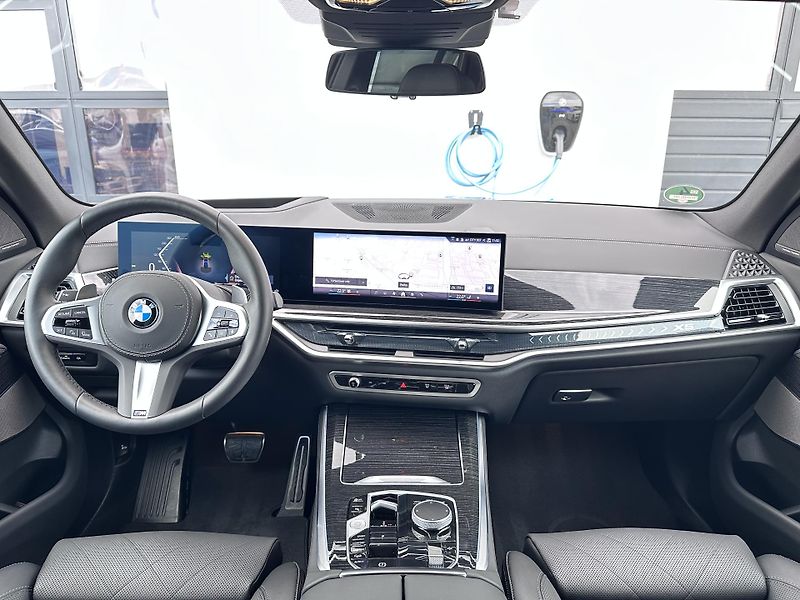 BMW X5 xDrive30d M-Sport PRO - fotka 6 z 34