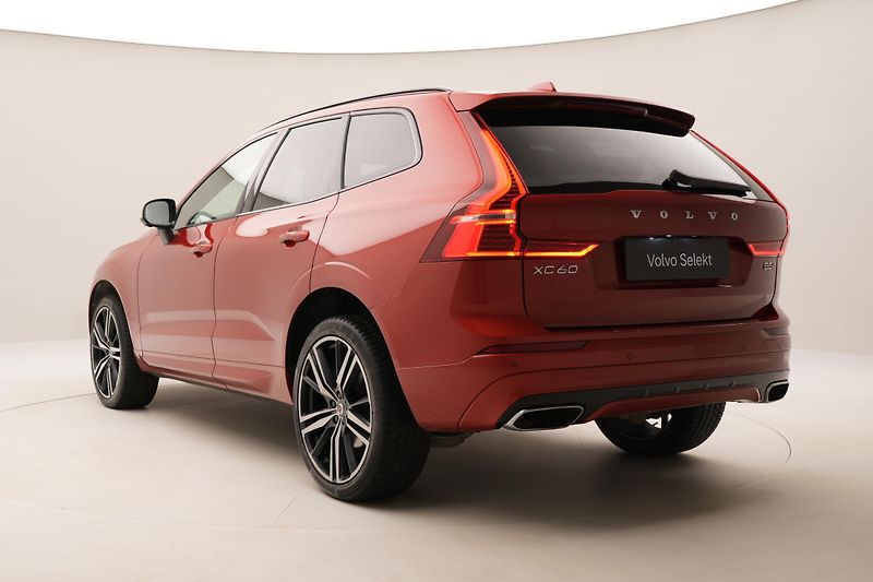 Volvo XC60 B5 AWD R-DESIGN AUT CZ - fotka 11 z 55