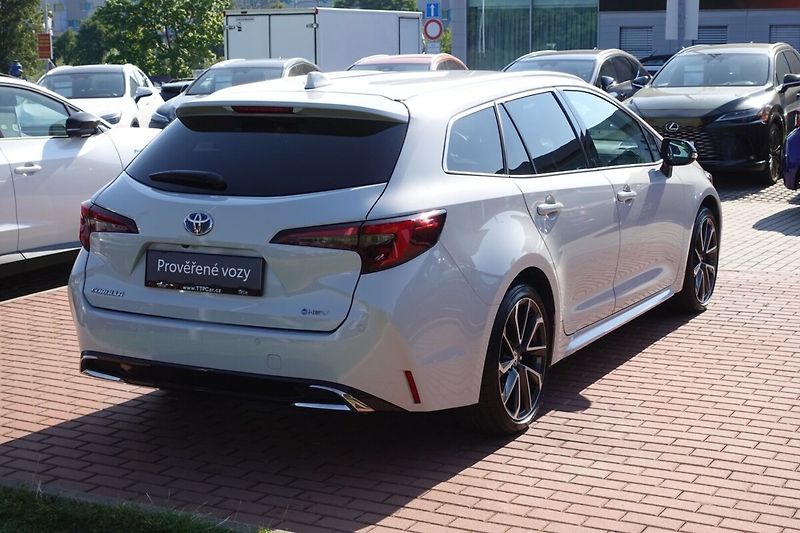 Toyota Corolla 2,0 HEV Executive TS - fotka 4 z 34
