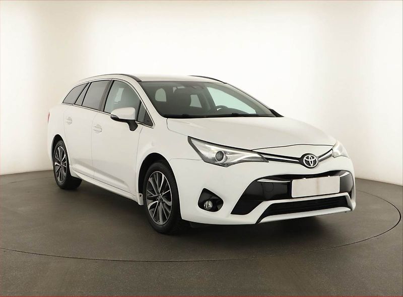 Toyota Avensis (2015) 2.0 D-4D, Navi, Tempomat - fotografie inzerátu