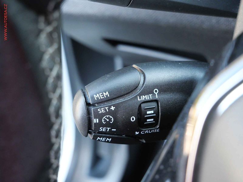 Peugeot 5008 (2019) 1.5 HDi, 1.maj,ČR, Allure - fotka 13 z 25