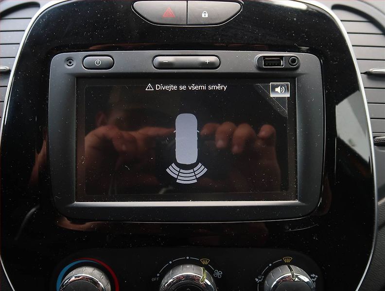 Renault Captur (2019) Limited 0.9 TCe, Navi - fotka 16 z 18