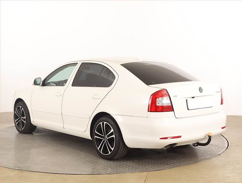 Škoda Octavia (2010) 1.9 TDI, Park. senzory - fotka 4 z 16