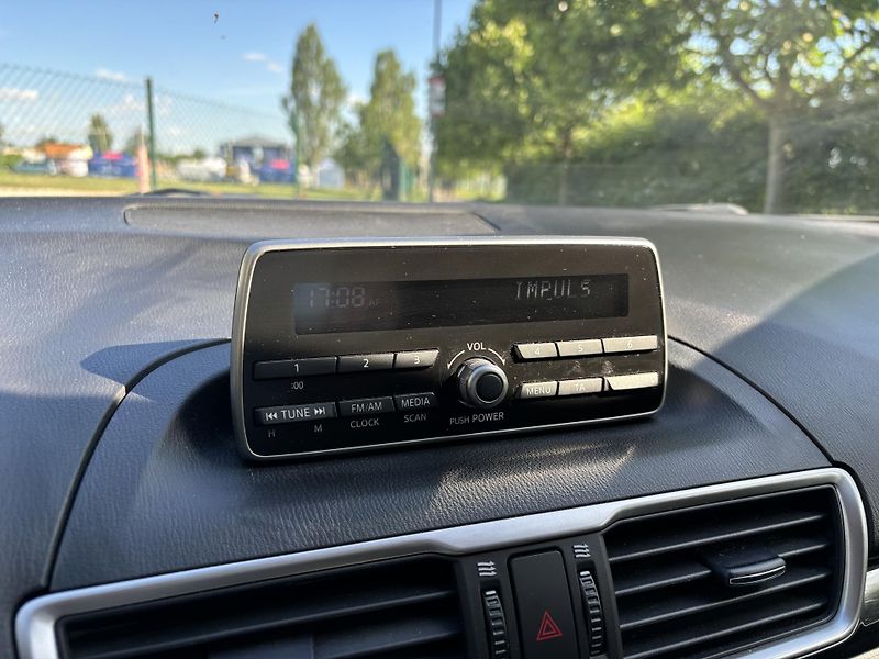 Mazda 3 1.5 Prime-Line - fotka 27 z 28