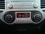Hyundai i20 (2010) 1.6 i, 2.maj,ČR, STK9/28 - náhled 14