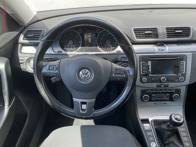 Volkswagen Passat (2011) 2.0 TDI, Comfortline, navi - fotka 11 z 19