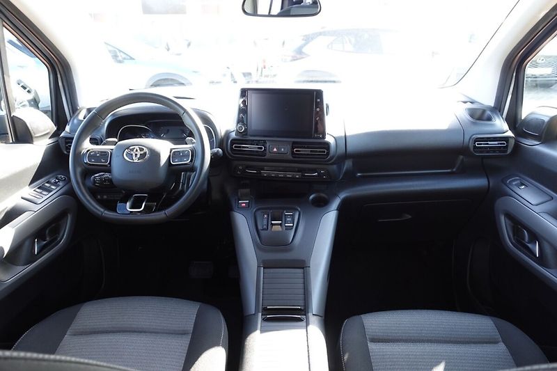 Toyota ProAce City Verso 1.5 D4-D 130 - 8 AT Family 7S - fotka 16 z 33