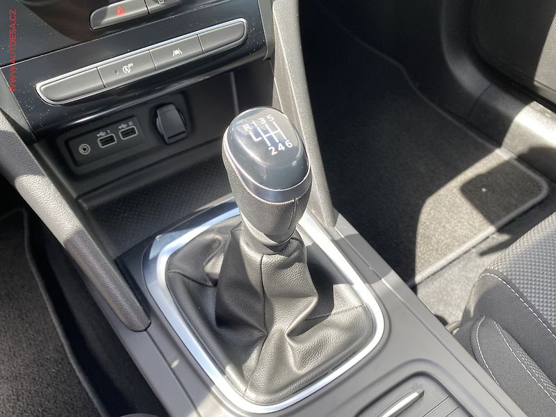 Renault Mégane (2023) 1.3 TCe, Equilibre, LED - fotka 14 z 16