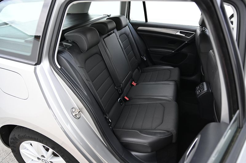 Volkswagen Golf VII 1.2TSI 77KW POHON ŘEMEN  - fotka 28 z 47