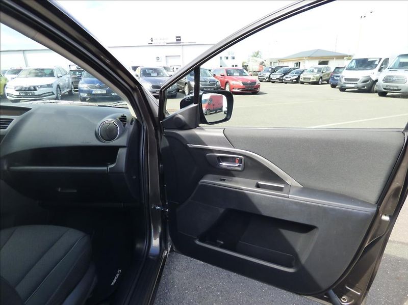 Mazda 5 2,0 MZR,7 míst,Digi Klima,  Se - fotka 25 z 50