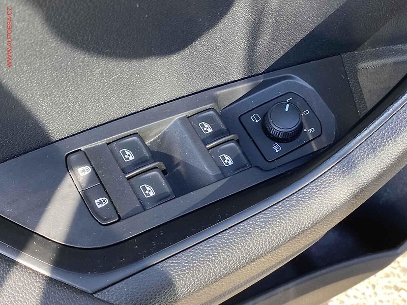 Škoda Karoq (2021) 1.5 TSi, Clever, LED, navi - fotka 11 z 17