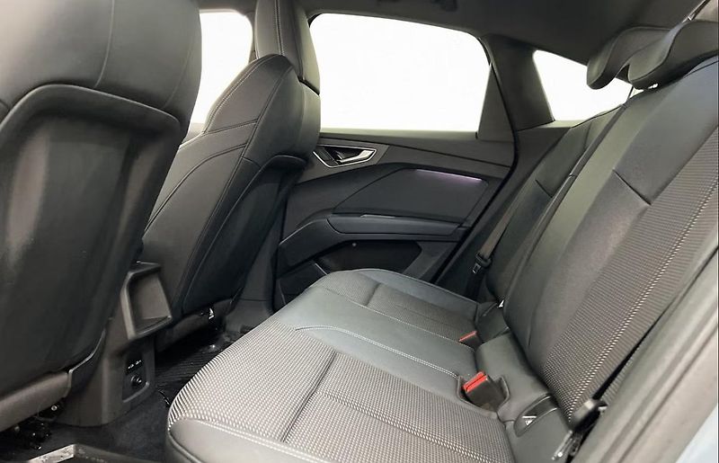 Audi Q4 40 Sportback e-tron S-Line Kam - fotka 23 z 31