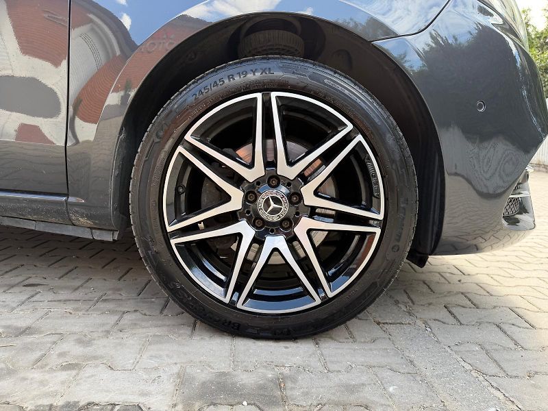 Mercedes-Benz Třídy V V300D-AMG-4M-AVANT-R19-NEZ.TOP - fotka 38 z 38