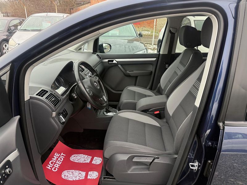 Volkswagen Touran 2.0 TDI DSG - fotka 8 z 13
