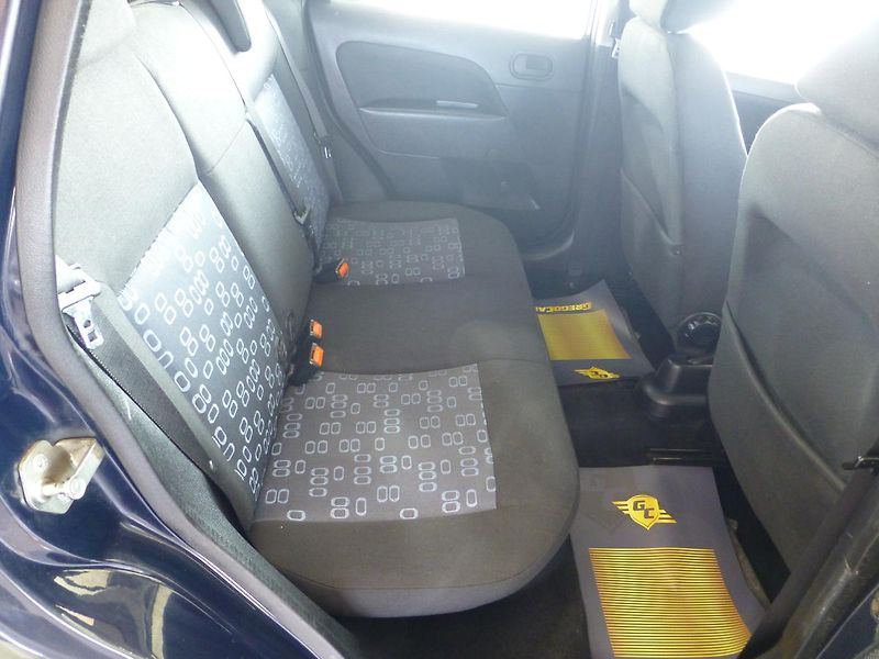 Ford Fiesta (2005) 1,3i-**ALU KOLA***KLIMATIZACE* - fotka 19 z 22