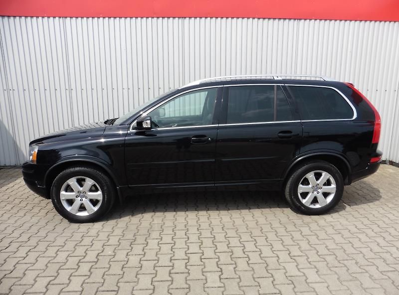 Volvo XC90 2,4 D5 Summum AWD A/T Navi 7.m - fotka 5 z 13