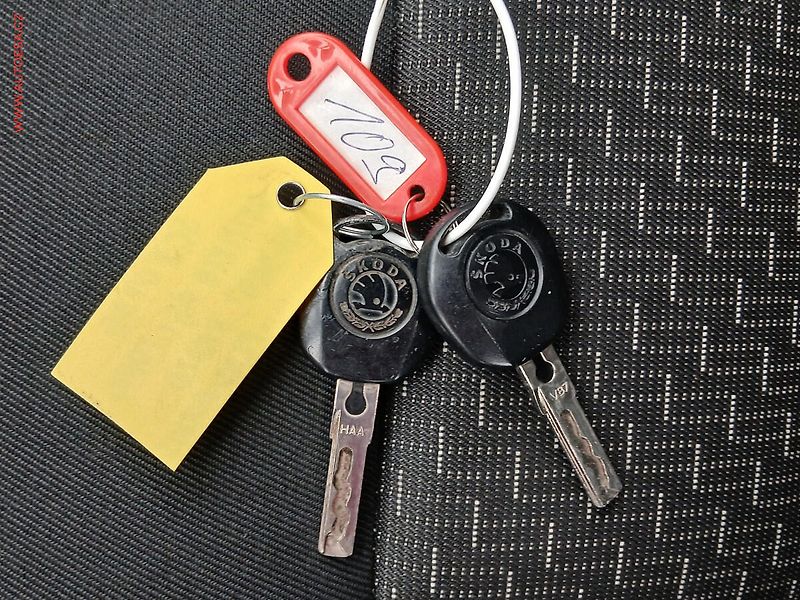 Škoda Octavia (2011) 1.6i, 2.maj,ČR - fotka 15 z 15