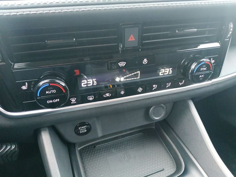 Nissan Qashqai 1.3T mHEV AT,2WD, SKLADEM - fotka 22 z 27