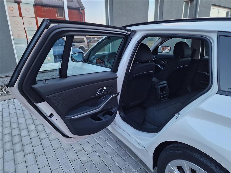 BMW Řada 3 318d 110kW Touring,ČR,1.Maj. - fotka 18 z 50