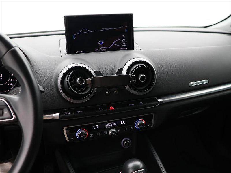 Audi A3 1,5 TSI 110kW S-tronic - fotka 21 z 35