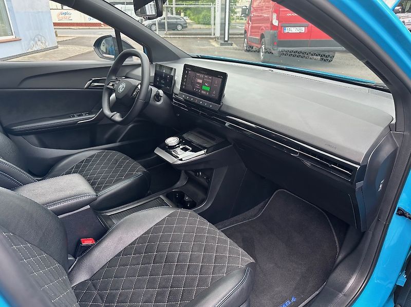 MG MG4 (2023) Electric Elegance (64 kWh) - fotka 15 z 37