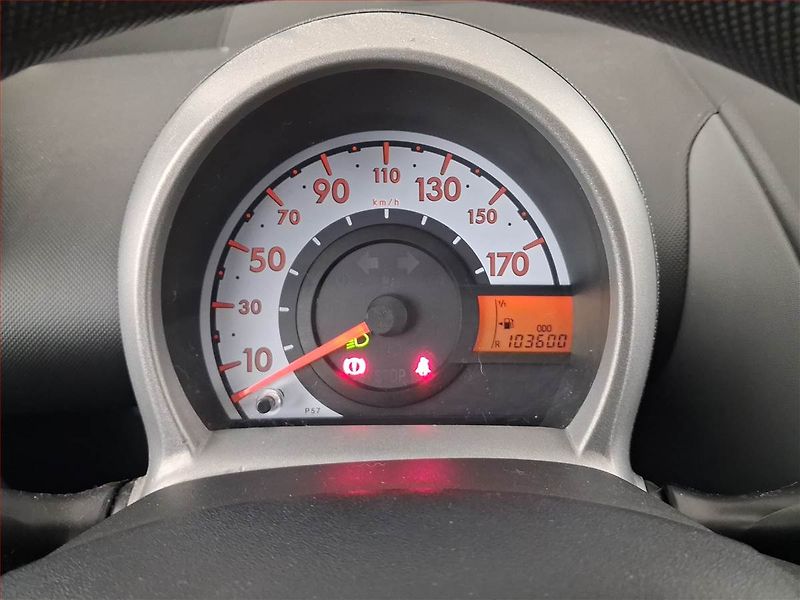 Toyota Aygo (2007) 1.0 VVT-i, po STK, rezervace - fotka 11 z 20