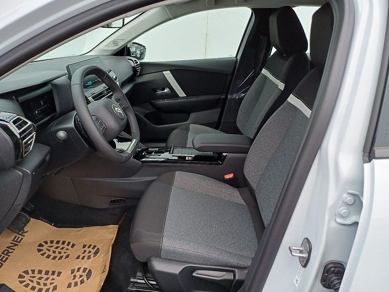Citroën C4 YOU Hybrid 110k Automatic - fotka 17 z 35